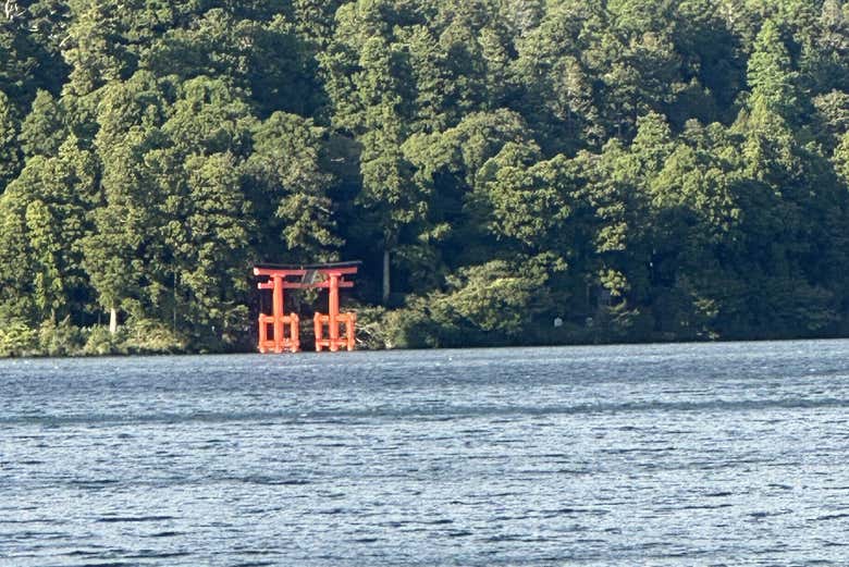 Navegando por el Lago Ashi
