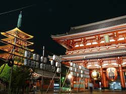 Templo Sensoji por la noche